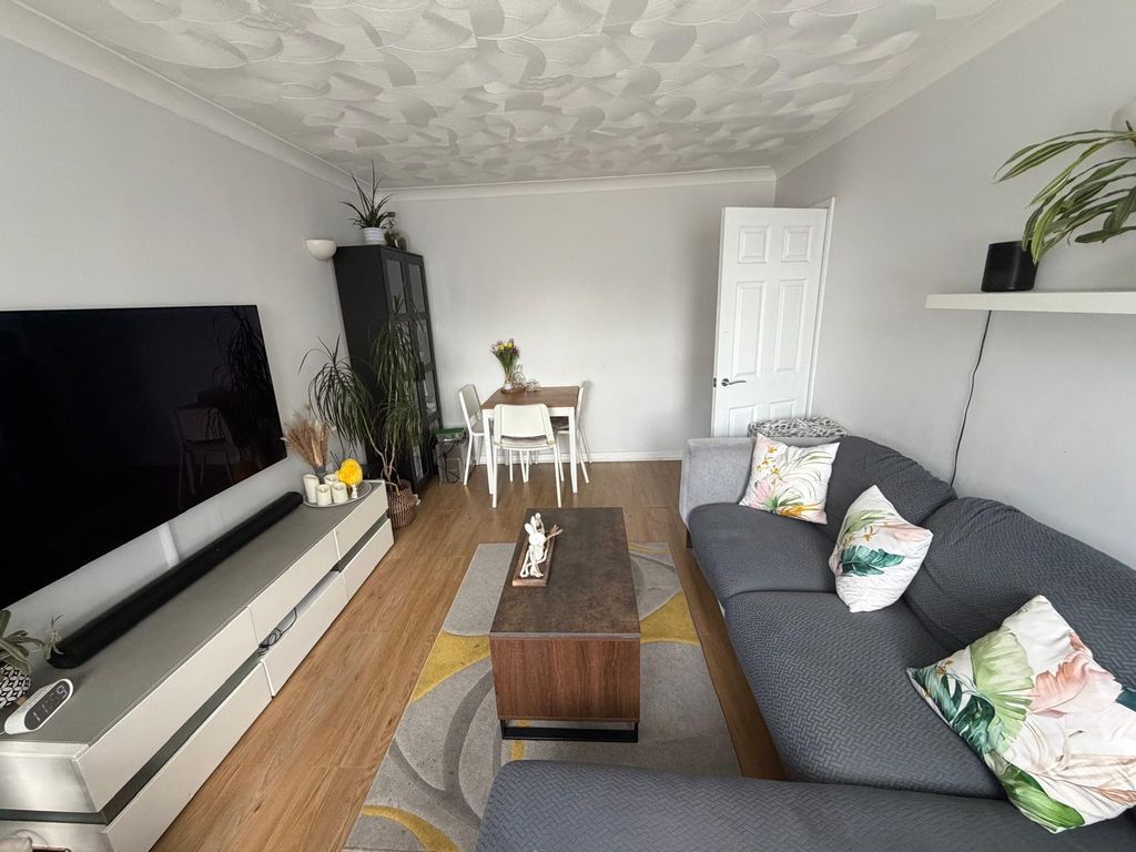 Property photo 2 of 9 Images