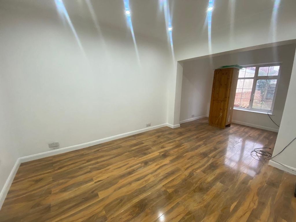 Property photo 2 of 5 Gallery