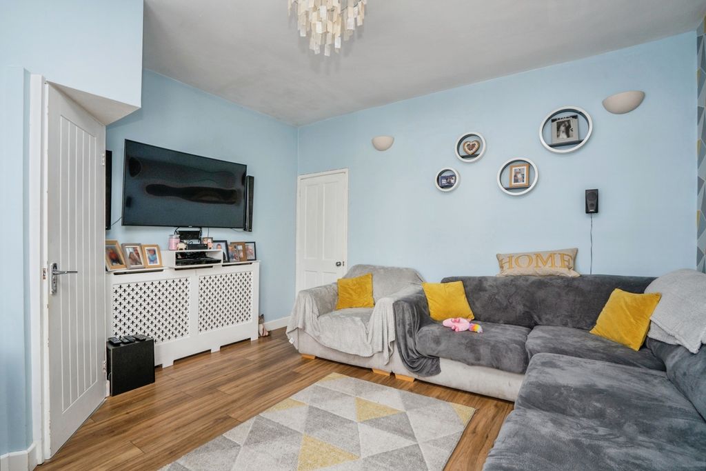 Property photo 3 of 19 Pbox-Img.Jpg