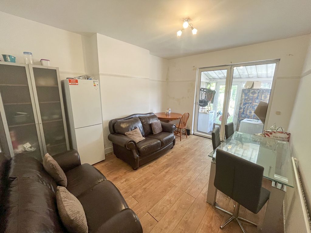 Property photo 3 of 14 Dining Room