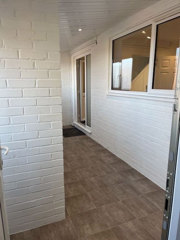 Property photo 3 of 10 Entrance Porch