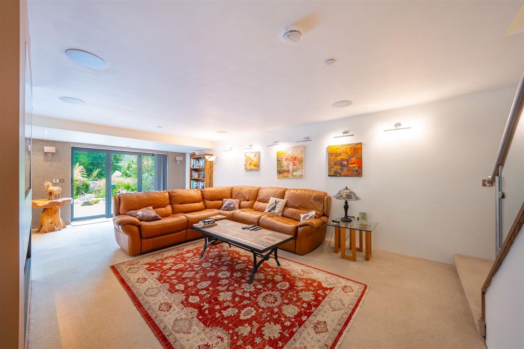 Property photo 3 of 27