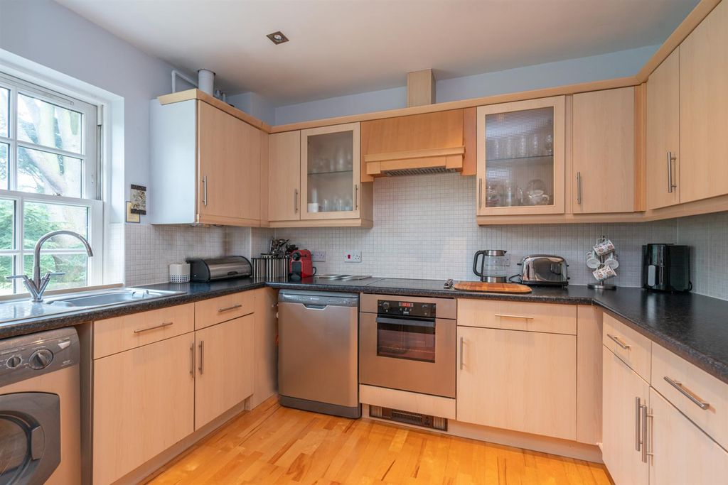 Property photo 3 of 14 35-Highfield-House-.Jpg