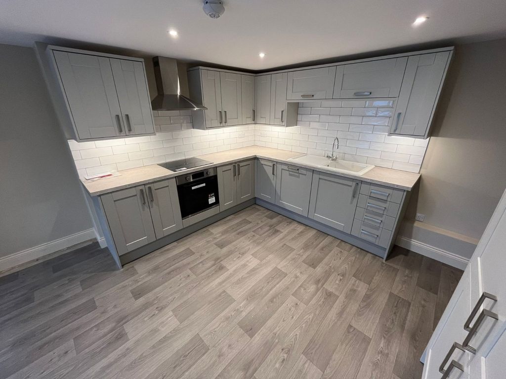 Property photo 3 of 14 Kitchen