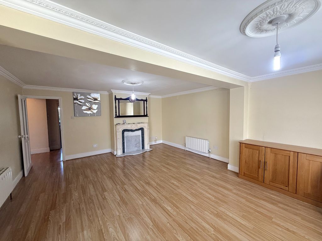 Property photo 3 of 8 Image