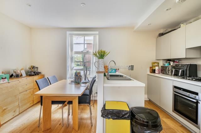 Property photo 3 of 20 Open Plan Kitchen/Li