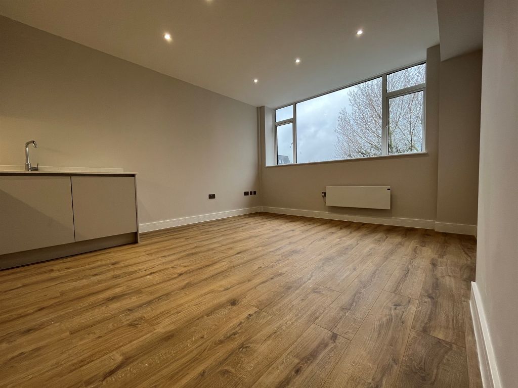 Property photo 3 of 10 Bathroom