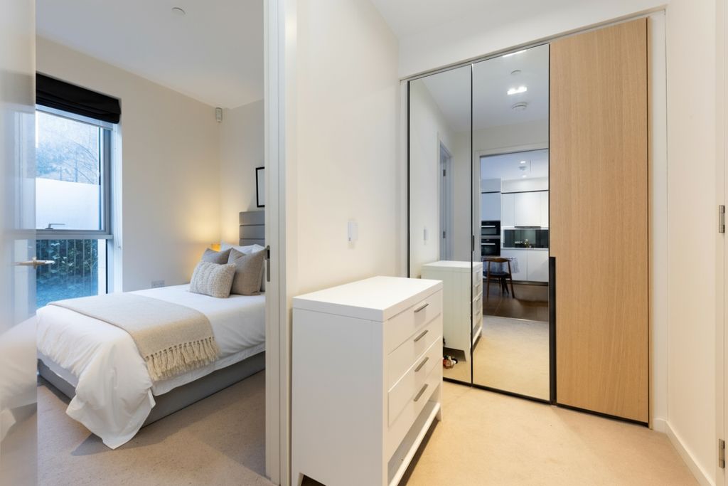 Property photo 3 of 7 Bedroom 2