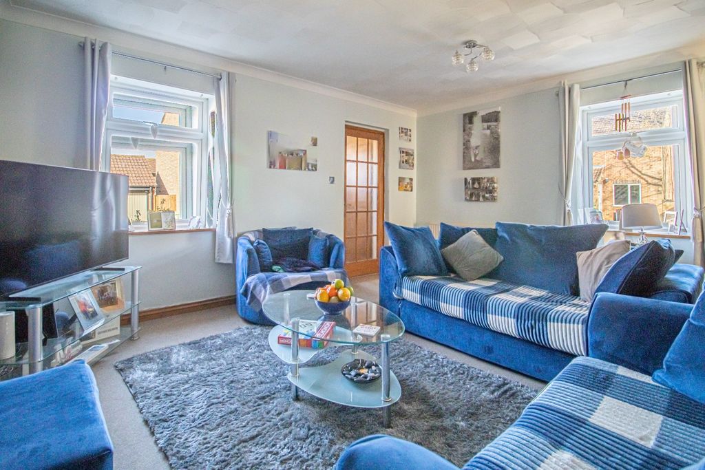 Property photo 2 of 14 4031223