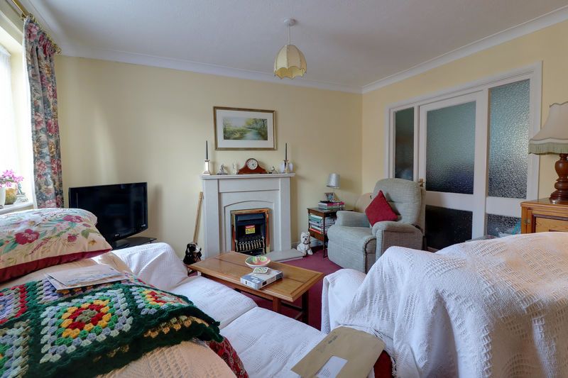 Property photo 3 of 10 Lounge