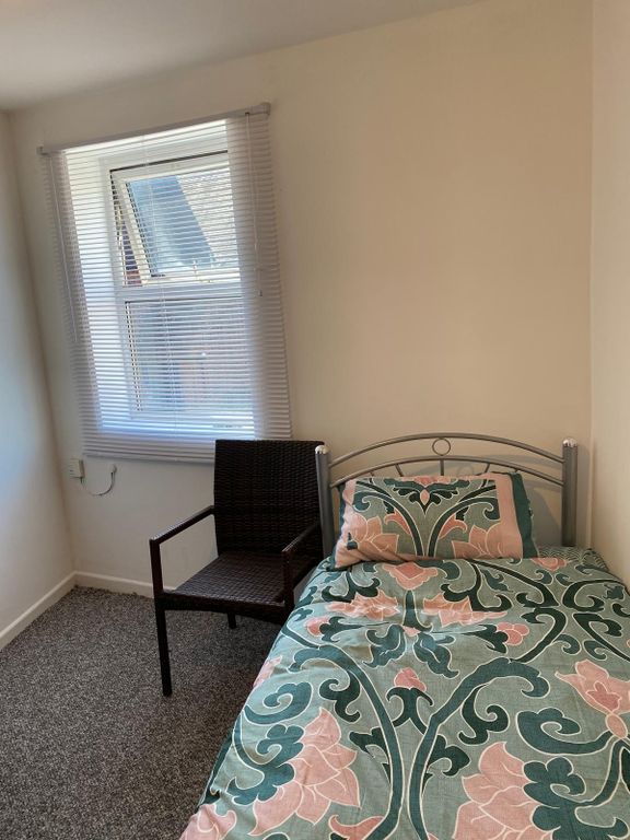 Property photo 1 of 9 Bright Bedroom With Stylish Patterned Bedding...