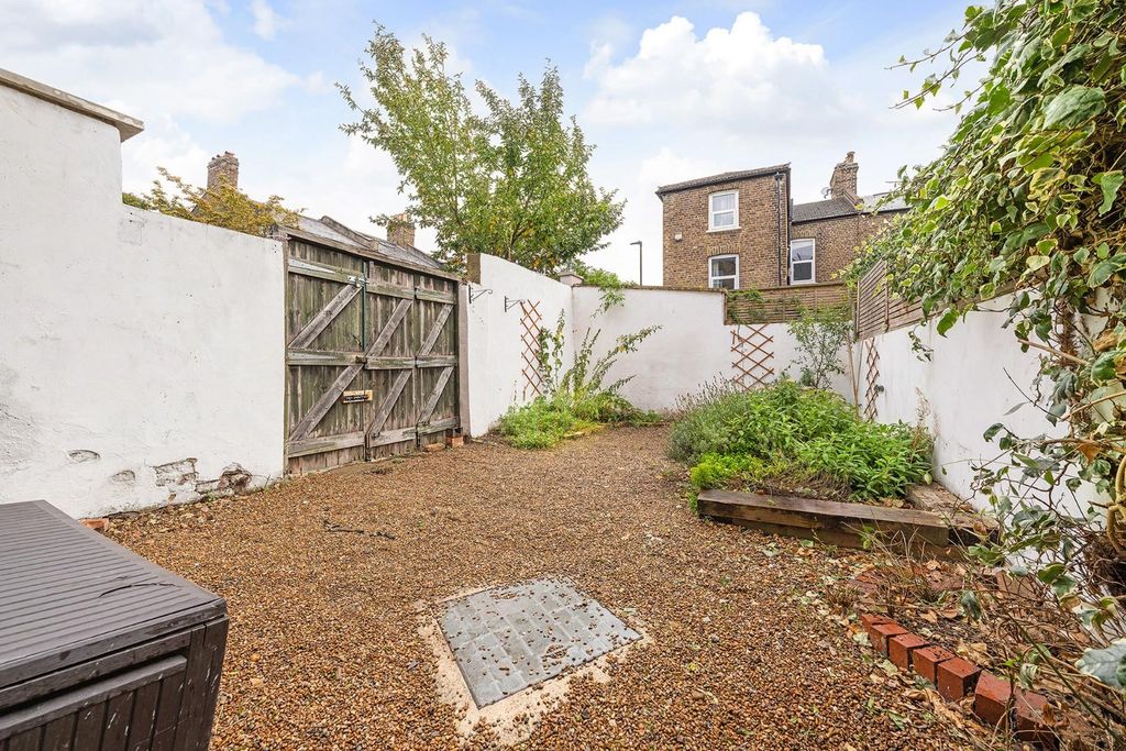 Property photo 2 of 9 Garden.Jpg