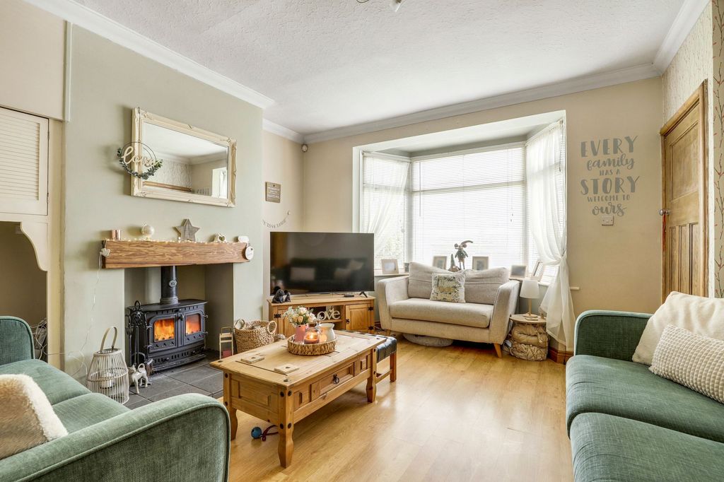 Property photo 2 of 20