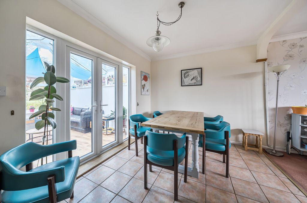 Property photo 3 of 23 1376847-12-690B57...