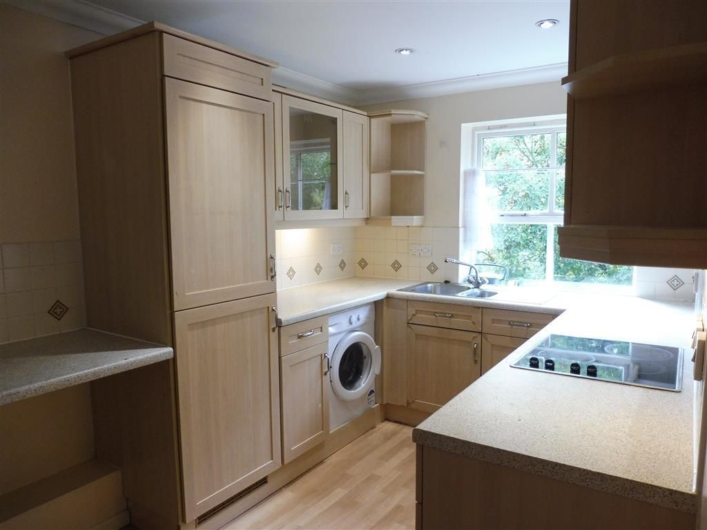 Property photo 3 of 6 Kitchen