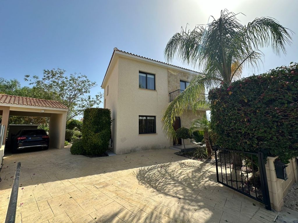 Property photo 2 of 32