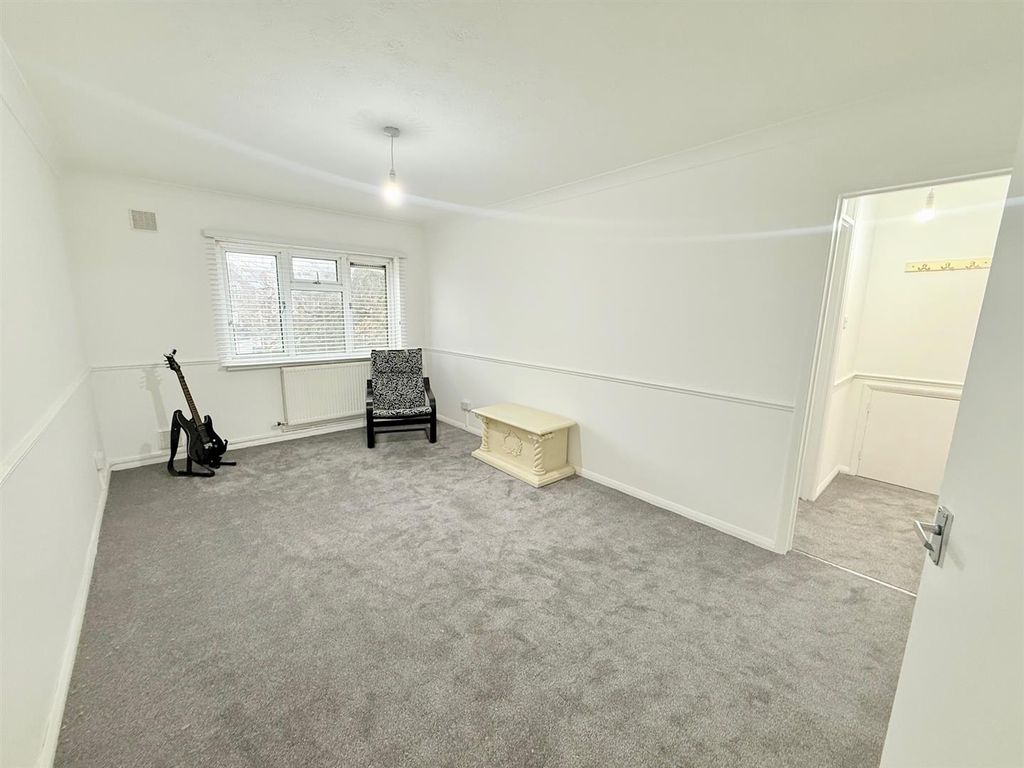 Property photo 3 of 8 1000084544.Jpg