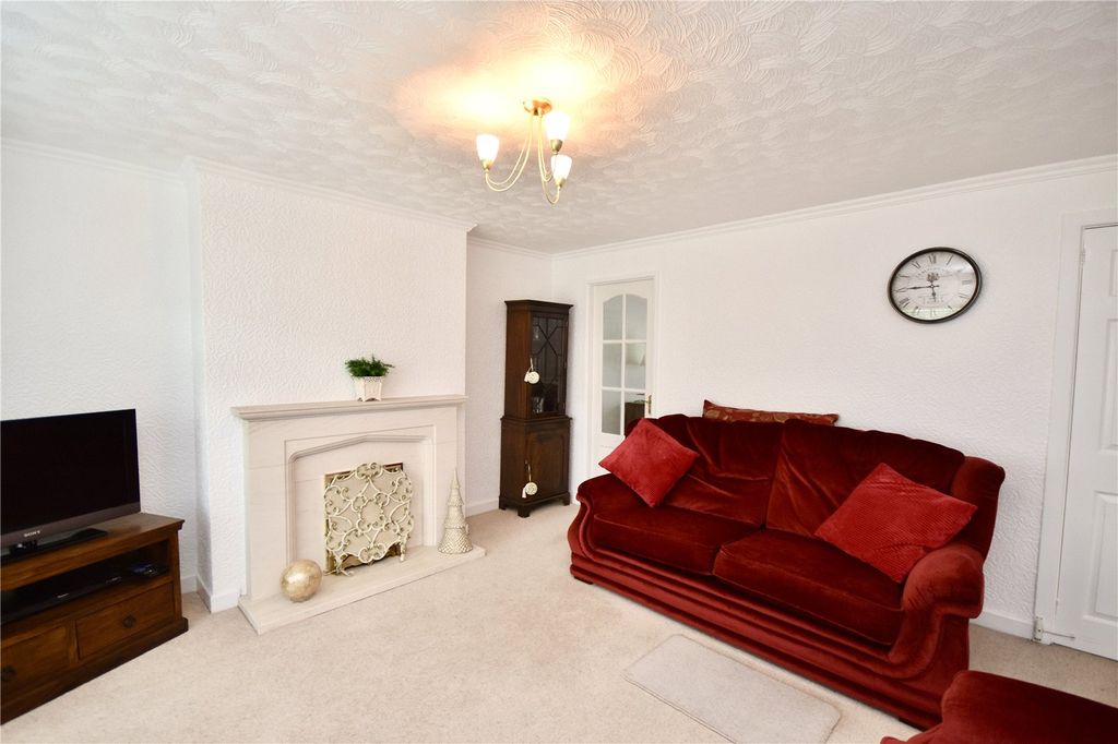 Property photo 3 of 17 Picture No. 02