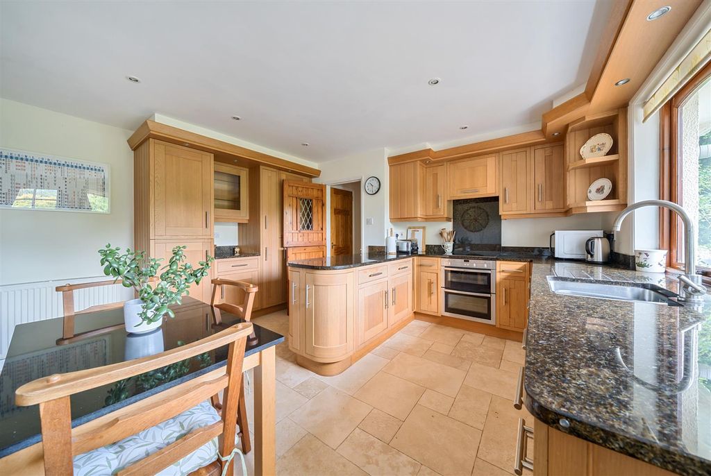 Property photo 2 of 18 Kitchen