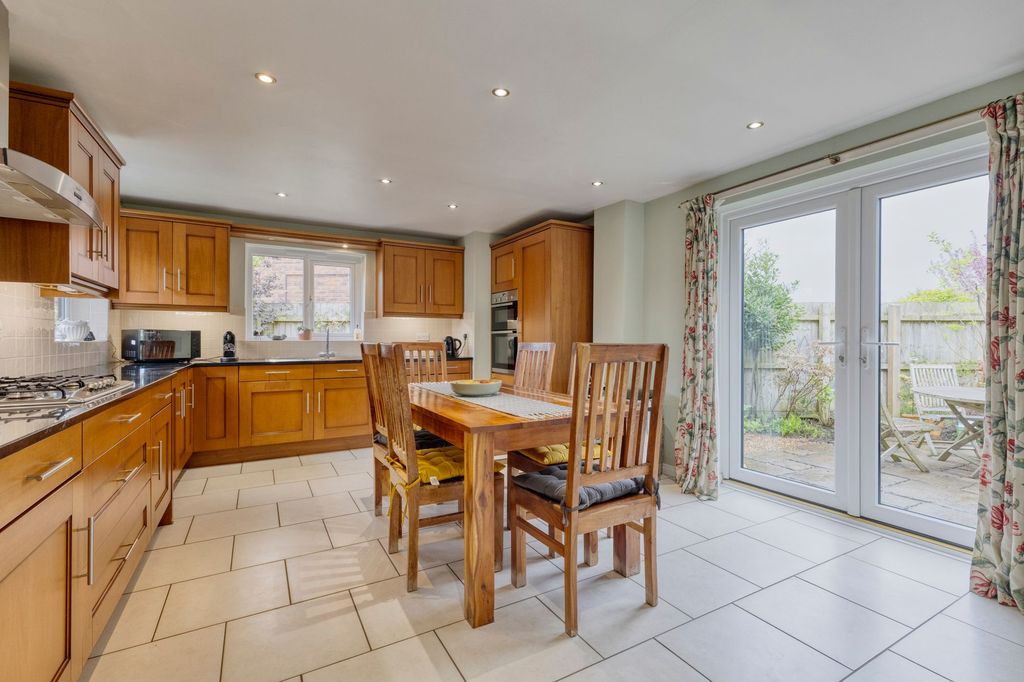 Property photo 3 of 32