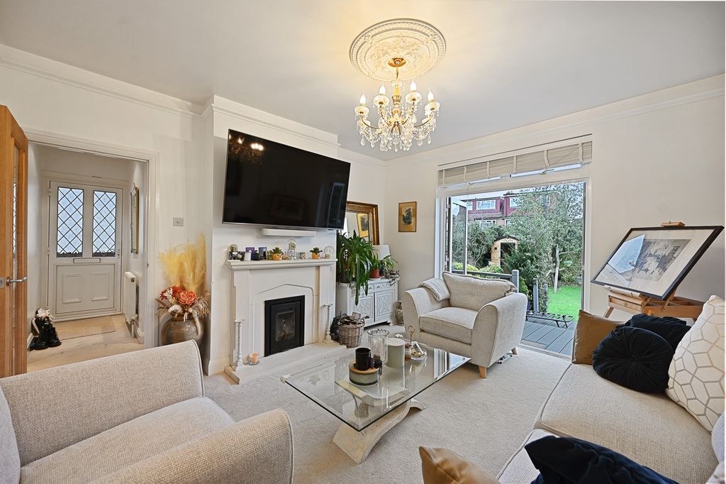 Property photo 2 of 12 11