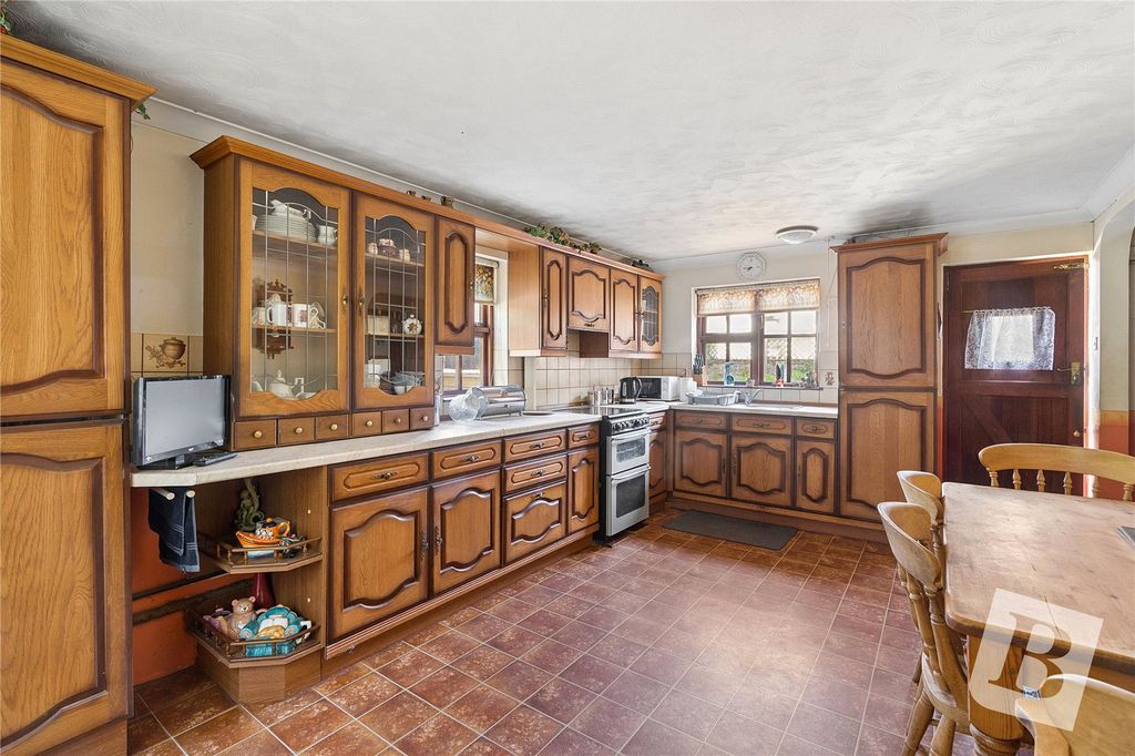 Property photo 2 of 14 Kitchen
