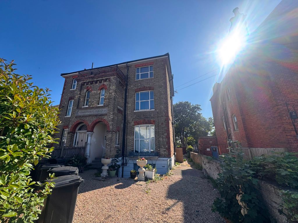 Property photo 1 of 5