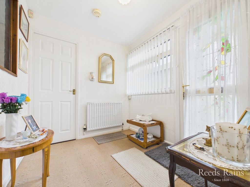 Property photo 3 of 16 Entrance Hall