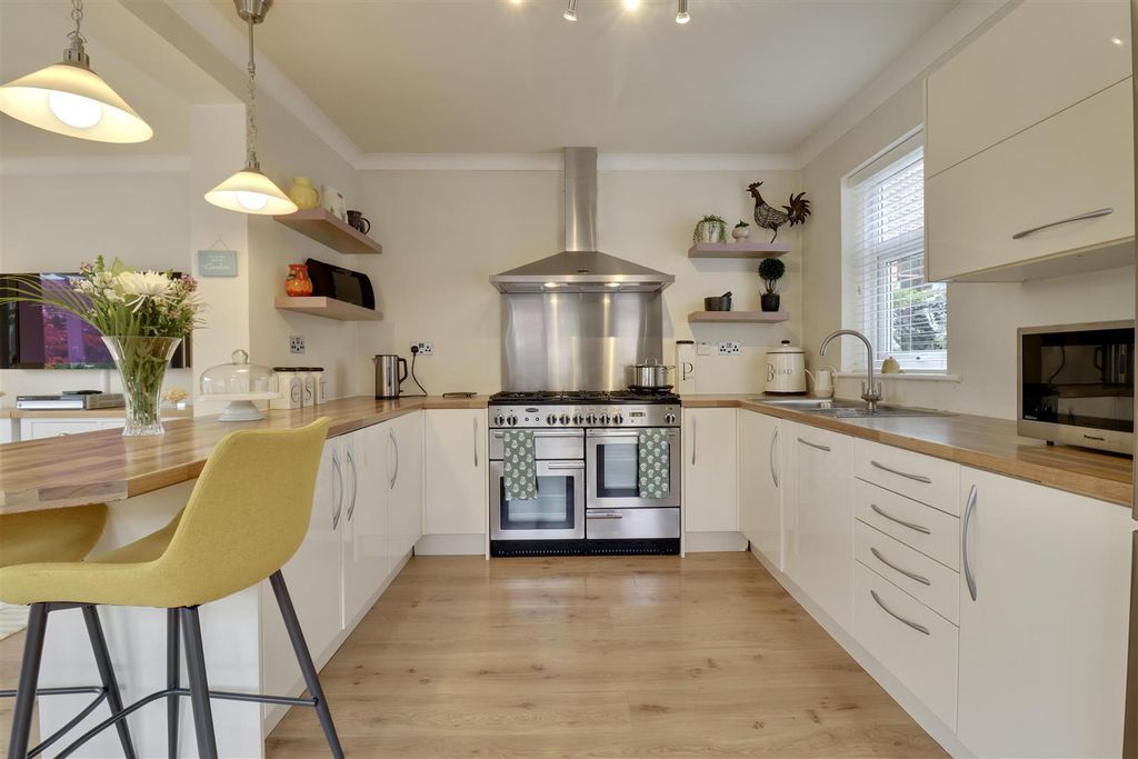 Property photo 3 of 32 C8903F9D-0B5D-491C-B75A-7D0Cca60B165_1_201_A.Jpeg