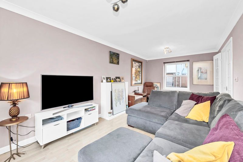 Property photo 2 of 18 Sitting Room