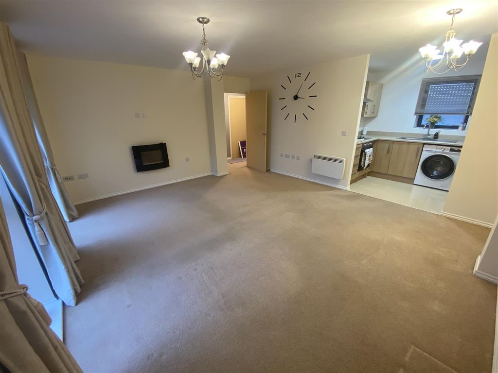 Property photo 2 of 9 Lounge Area