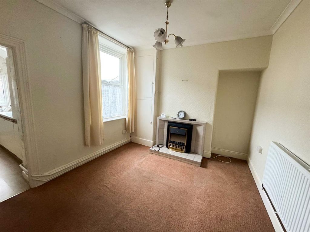 Property photo 3 of 9 Dining Room