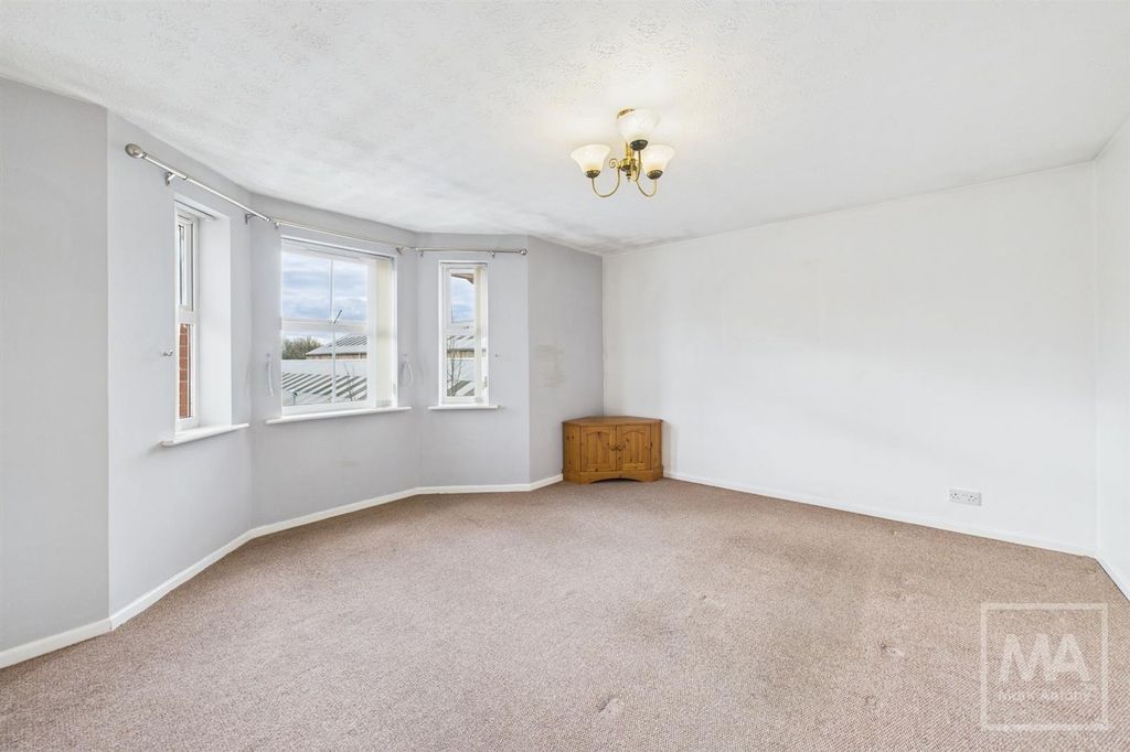 Property photo 2 of 8 Lounge