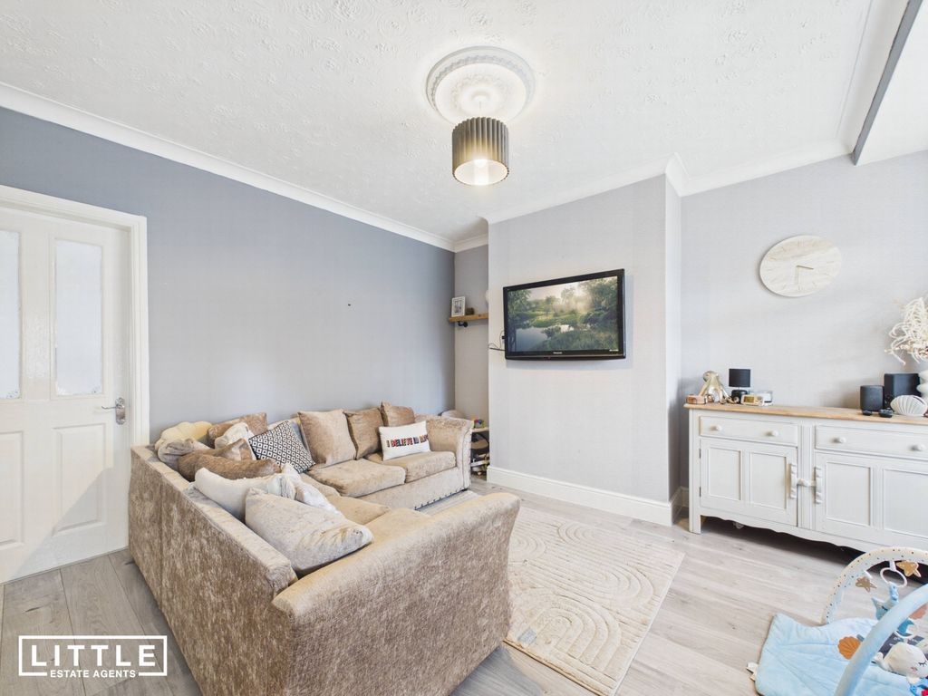 Property photo 3 of 19 Photo 2