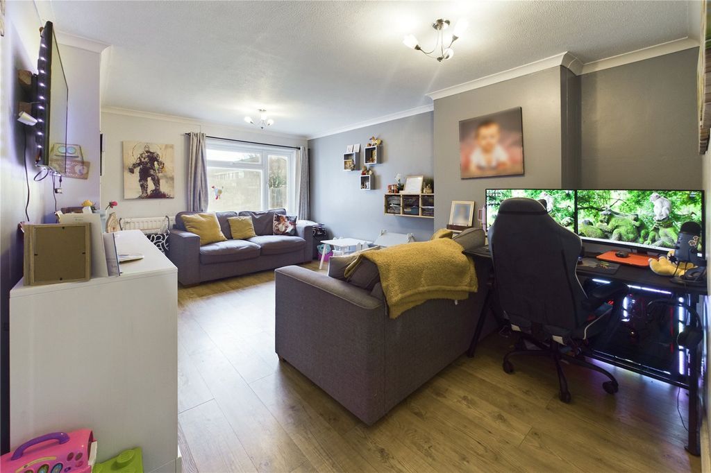 Property photo 3 of 16 Living Room