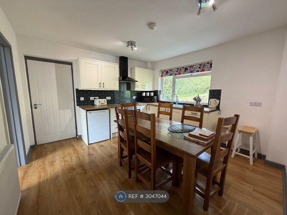 Property photo 2 of 10 Kitchen