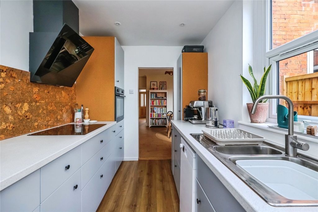 Property photo 2 of 17 Fitted Kitchen