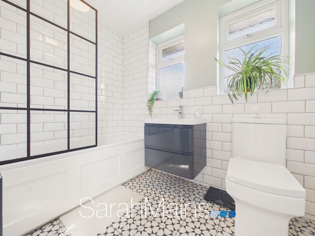 Property photo 3 of 14 Bathroom