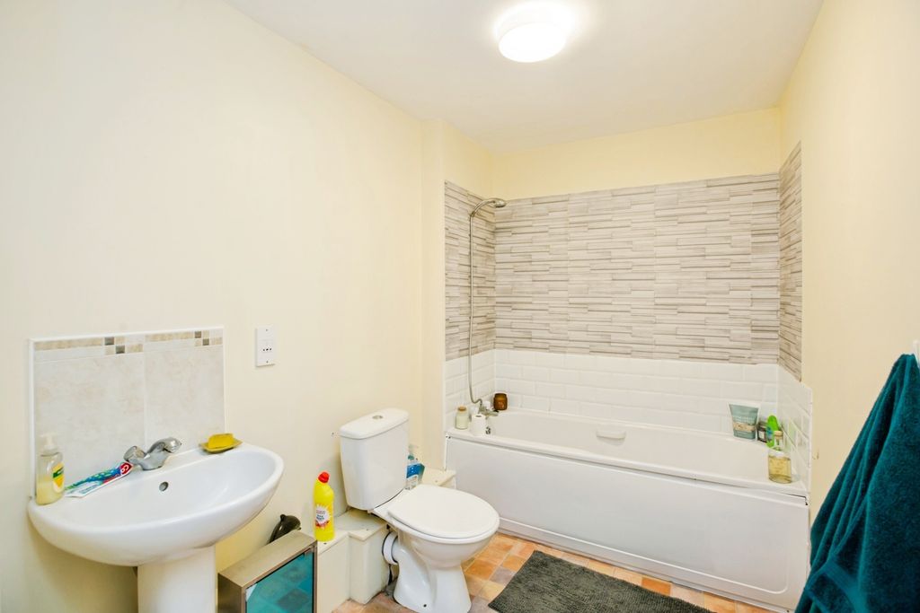 Additional image 7 of 2 bed flat for saleAlbert Promenade, Halifax, West Yorkshire HX3
