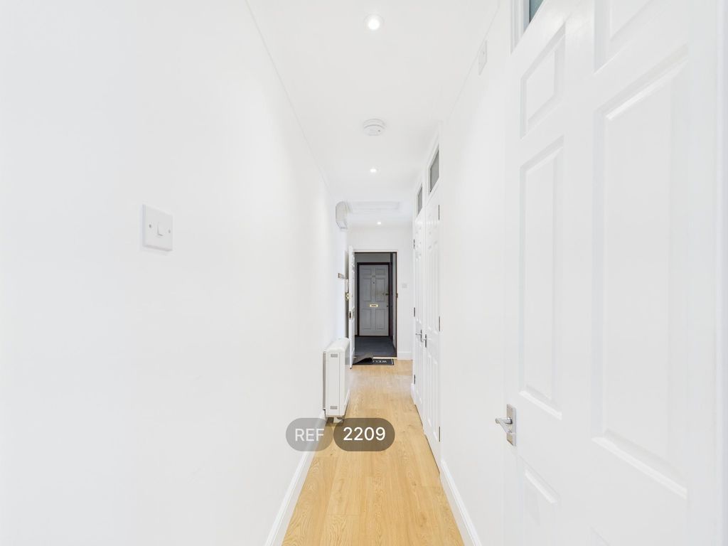 Property photo 2 of 14 Hallway