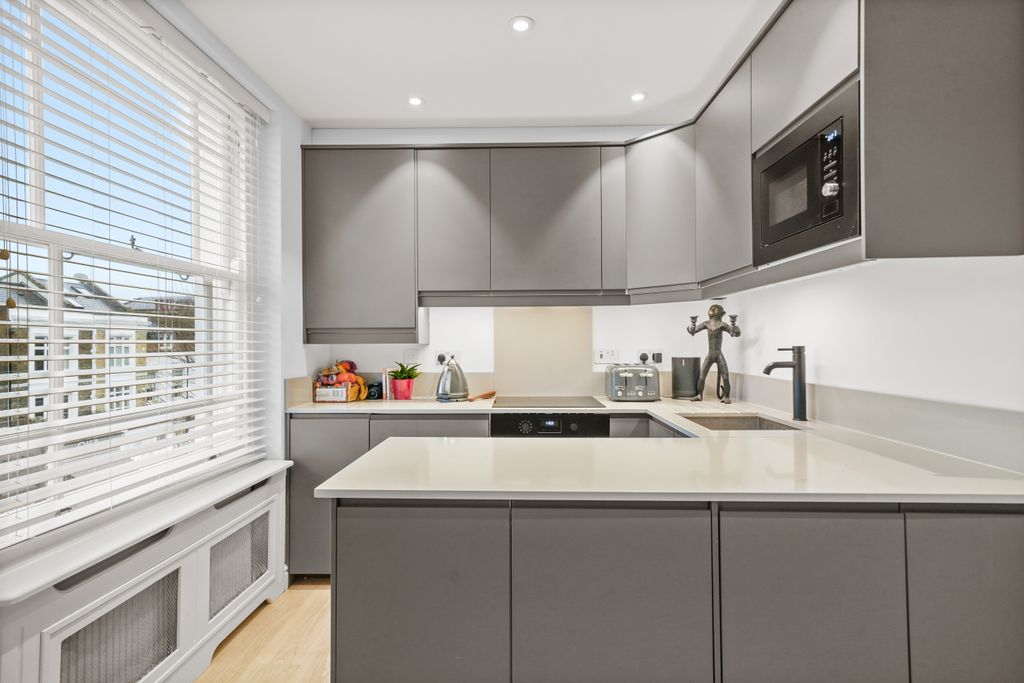Property photo 1 of 8 Kitchen