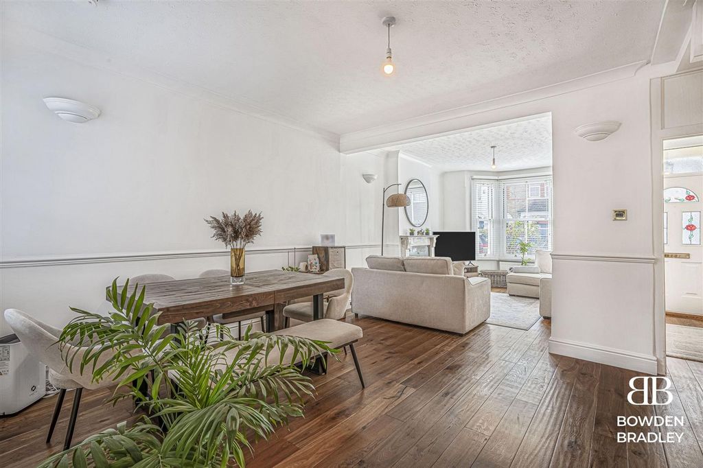 Property photo 3 of 17 Dining Room