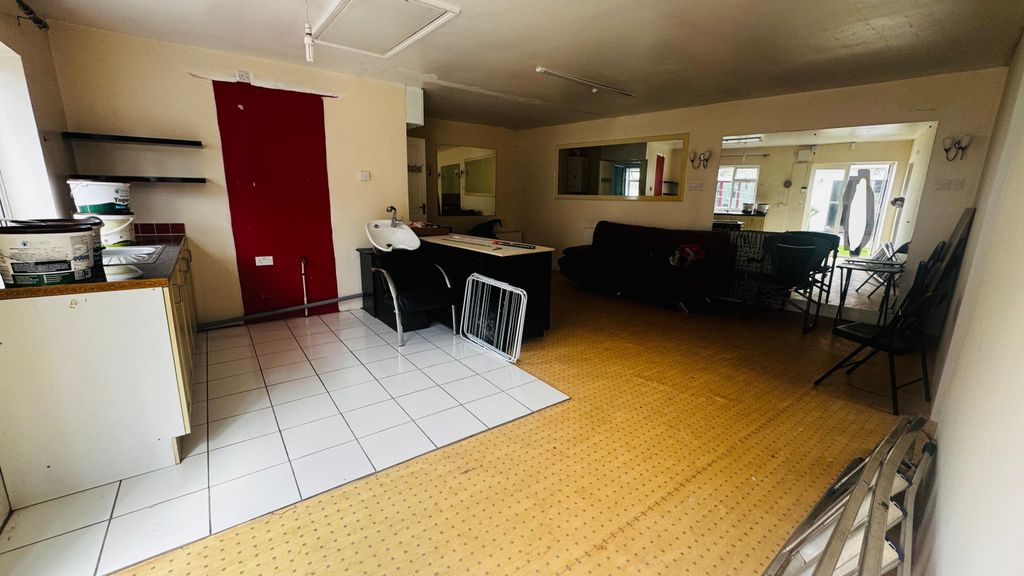 Property photo 2 of 5 Gallery