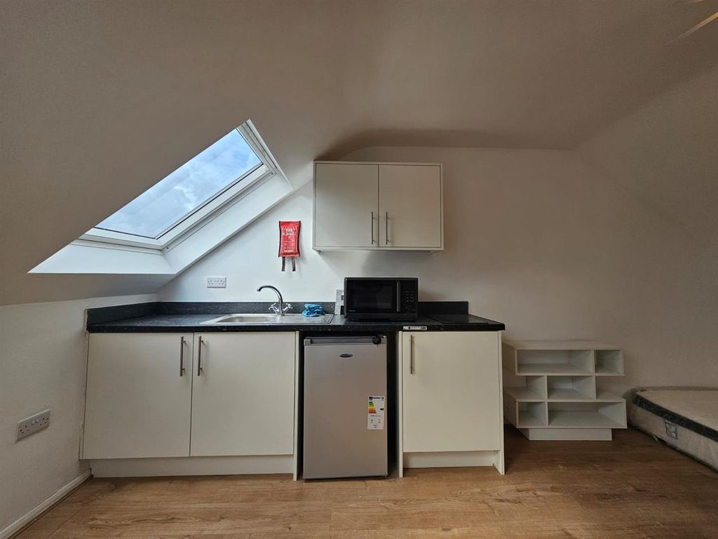 Property photo 3 of 7 Studio..Jpg