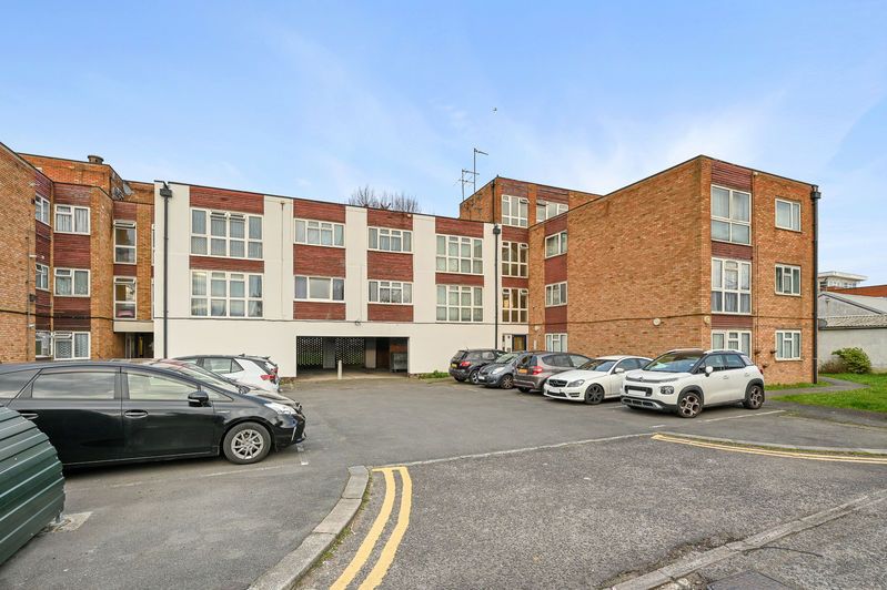 Property photo 1 of 8 Photo 5