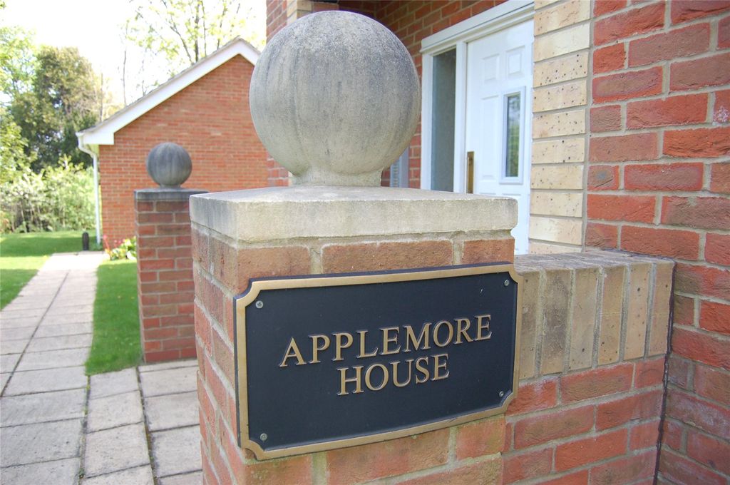 Property photo 2 of 9 Picture No. 10
