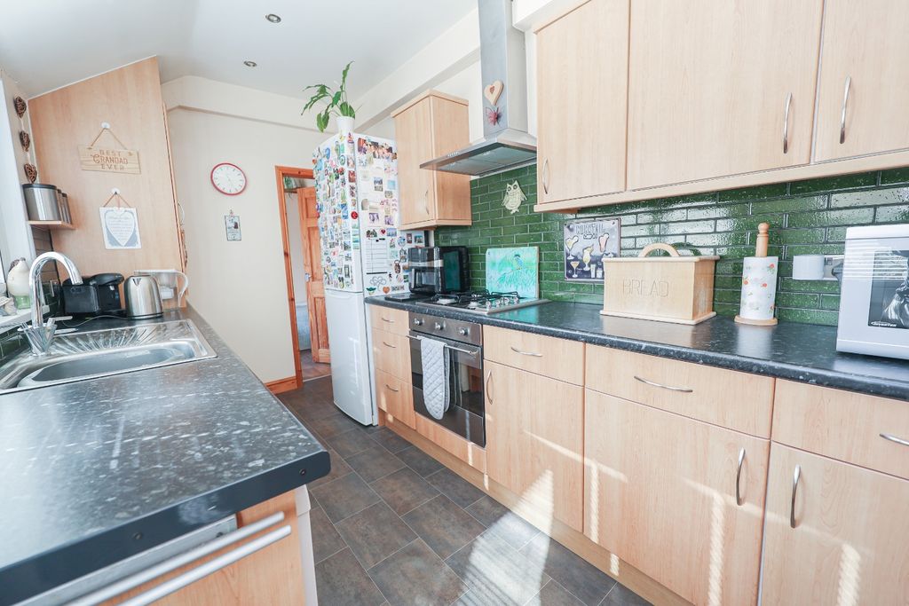 Property photo 2 of 18 5009942