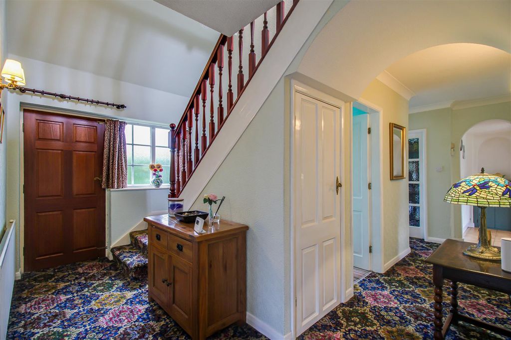 Property photo 3 of 28