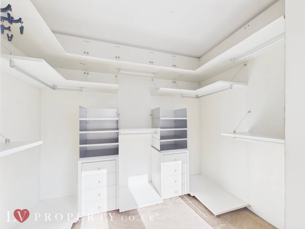 Property photo 3 of 12 Giraffe360-Still004