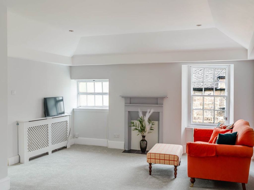 Property photo 3 of 18 Interiors-38